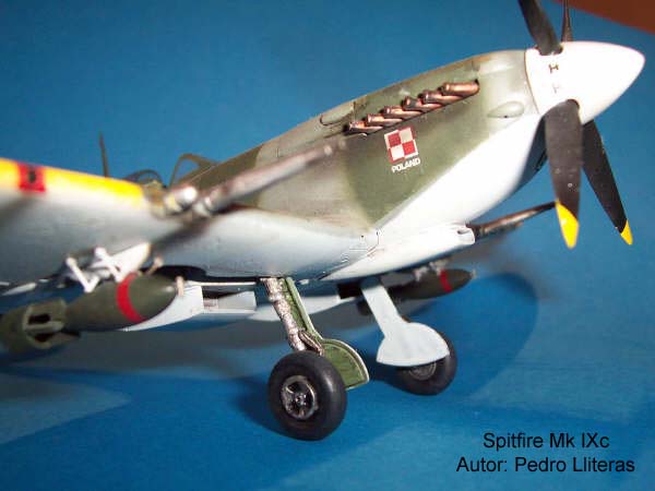 Spitfire Hasegawa 03